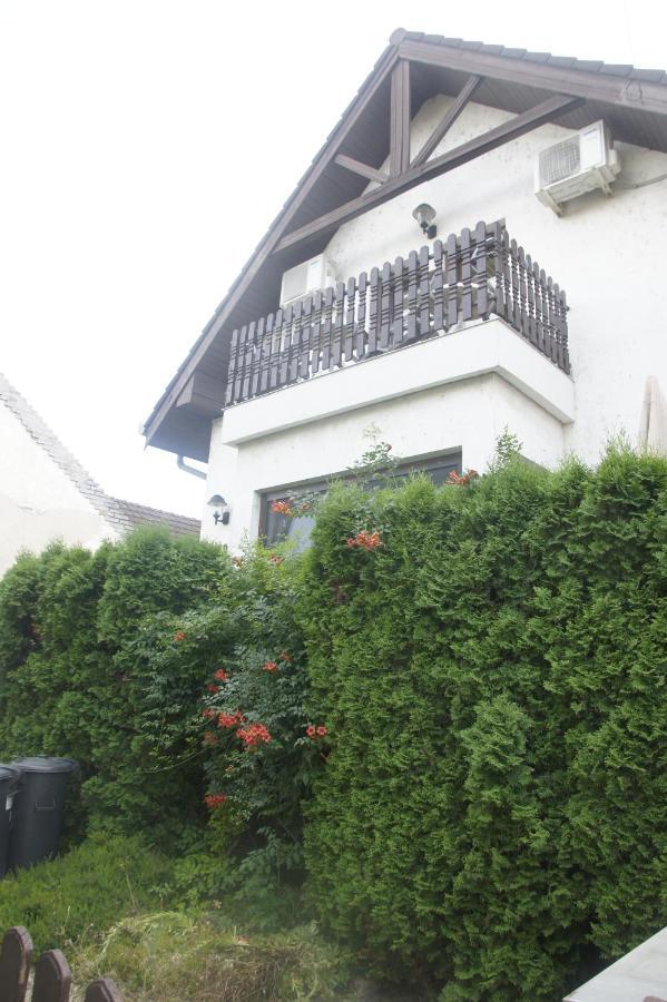 Szuzanna Fenyves Panzio Bed & Breakfast Siófok Eksteriør bilde