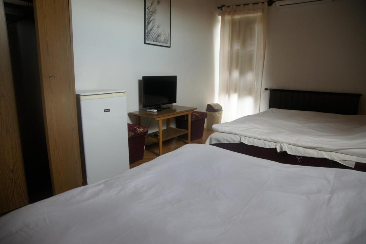 Szuzanna Fenyves Panzio Bed & Breakfast Siófok Eksteriør bilde